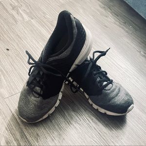 Men’s size 6 Fila Running Shoes